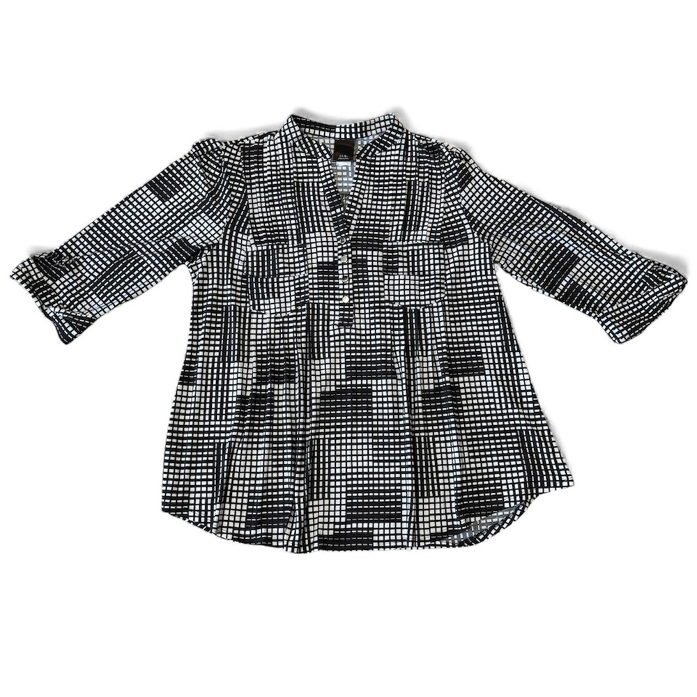j.t.b. woman size 1X black white geometric print split neck 3/4 sleeve tunic top